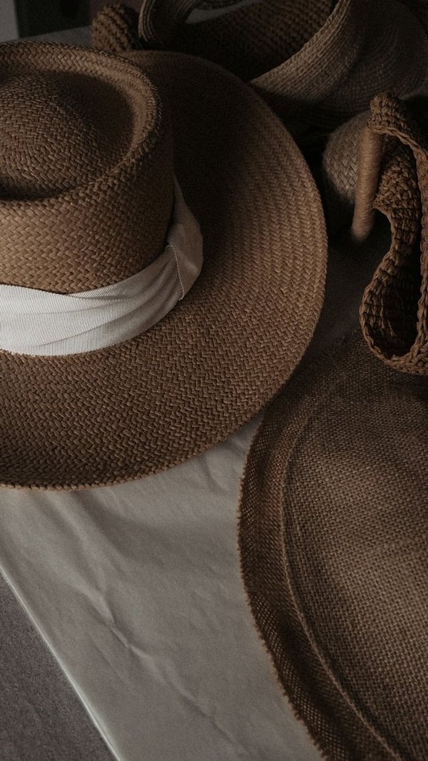 Comment déménager une collection de chapeaux vintage sans les déformer?