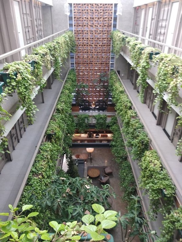 Comment créer une séparation de pièce amovible et esthétique dans un loft ?