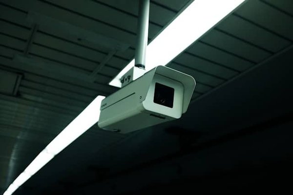 Comment choisir un éclairage de sécurité extérieur couplé à un système de vidéo surveillance ?